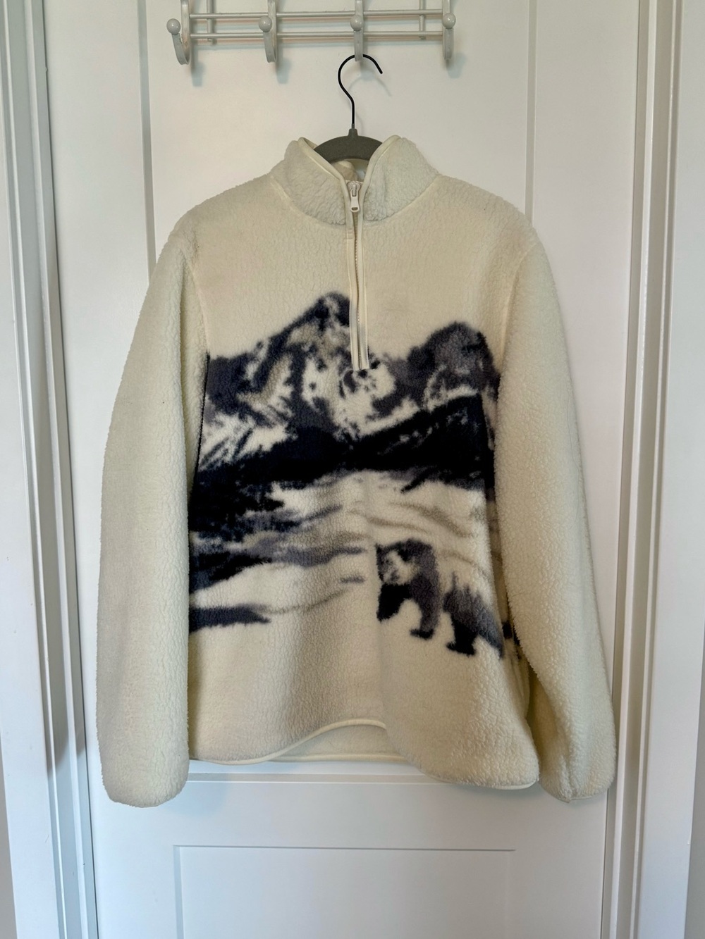 Old Navy Cream Sherpa Zip-Up Sweater with Mountain & Bear Motif - M